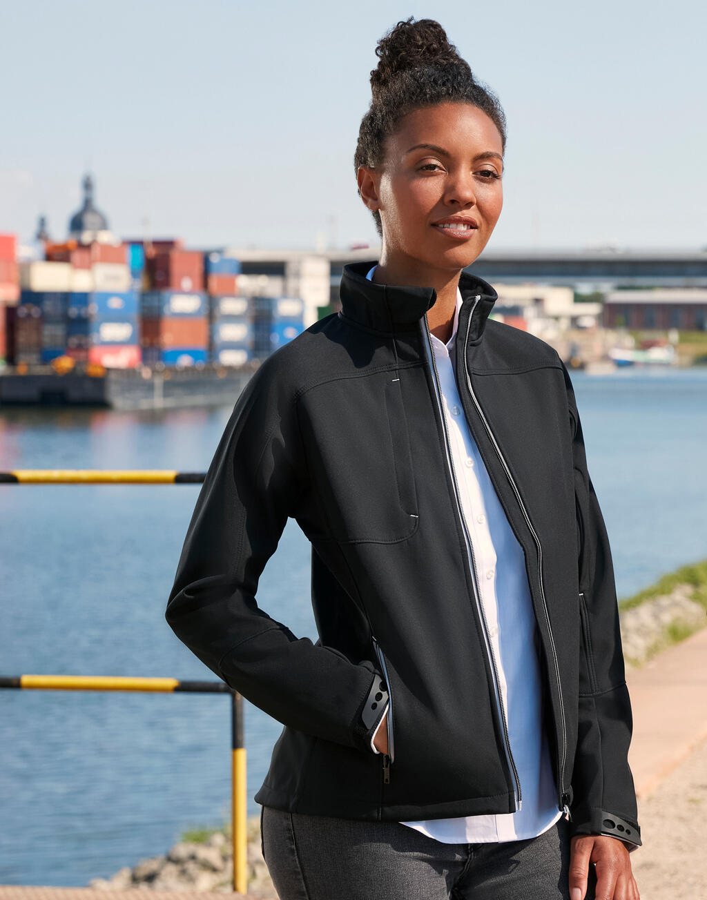 Ladies' Bionic Softshell Jacket - Image 2