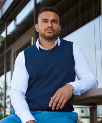 Adults' V-Neck Sleeveless Knitted Pullover